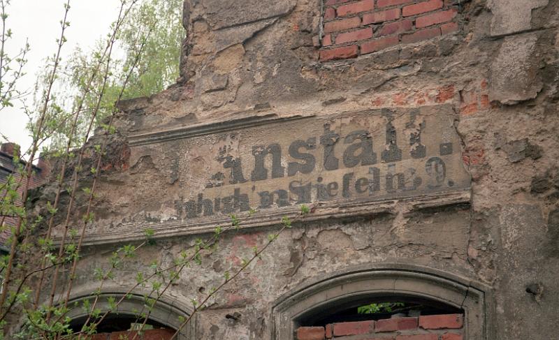 Görlitz, Langenstr. 10, 29.4.1996.jpg - -Anstalt. ... in Stiefeln.